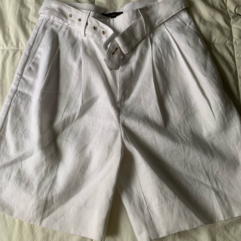 TAGS ON White Belted Women’s Shorts Banana Republic